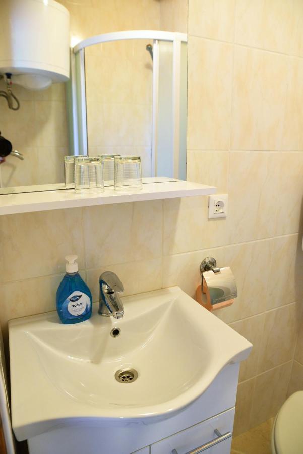 Apartment Anamarija Valun Esterno foto