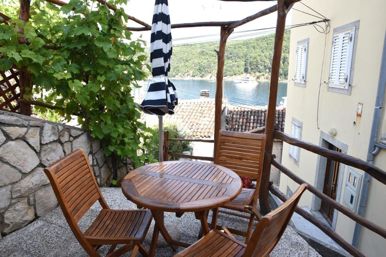 Apartment Anamarija Valun Esterno foto