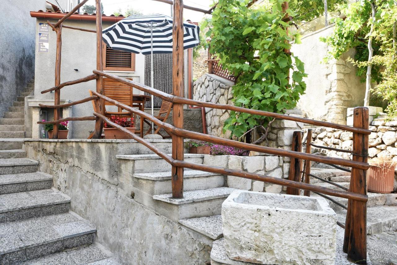 Apartment Anamarija Valun Esterno foto
